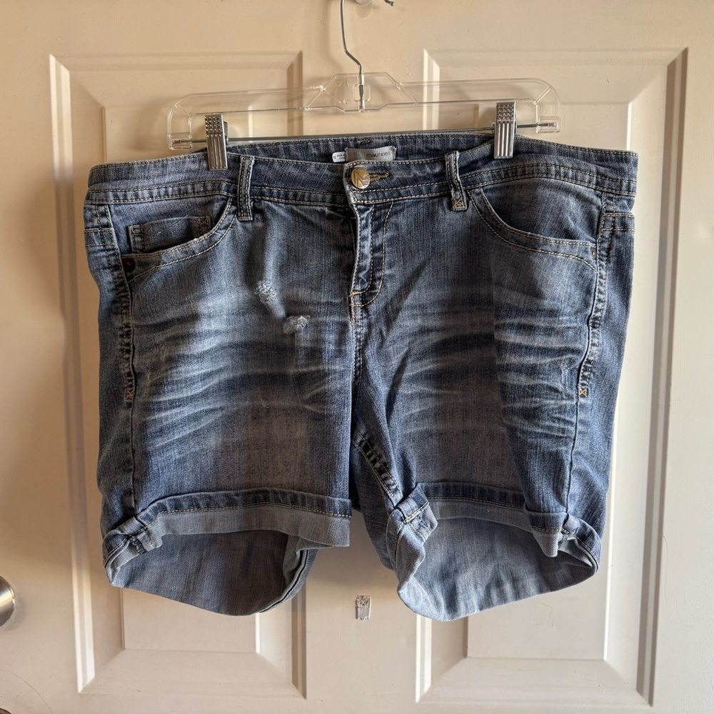 Maurices Distressed shorts. Size 18 embroidered back pockets - Picture 1 of 6